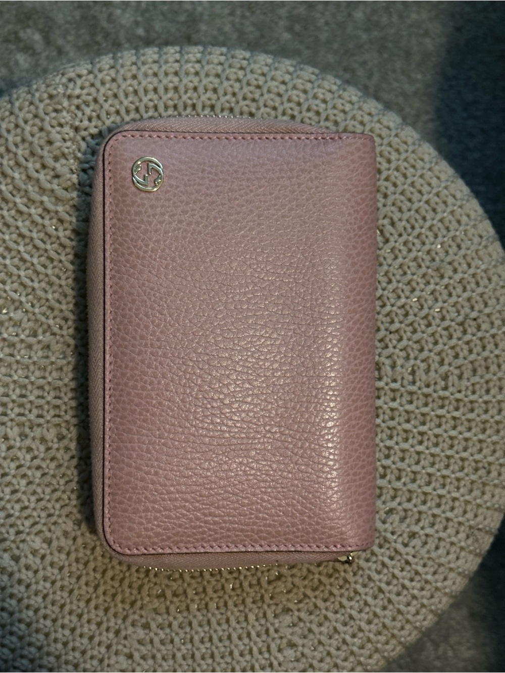 Authentic Gucci Pink Pebbled Zip Wallet - Picture 2 of 8